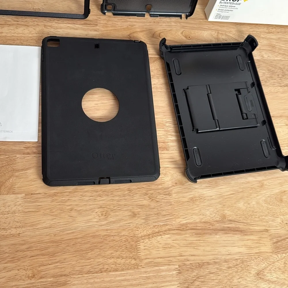 NEW OtterBox Black defender series Tablet Case with Adjustable Stand